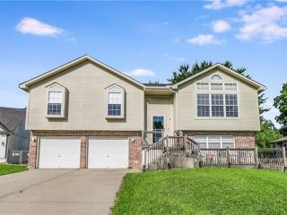 Foreclosed Home - 1714 N ASHLEY DR, 64058