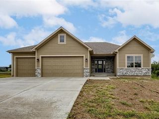 Foreclosed Home - 2105 CROOKED CREEK DR, 64060
