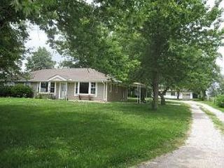Foreclosed Home - 632 E 3RD ST, 64062