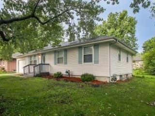 Foreclosed Home - 212 SE BRENTWOOD DR, 64063