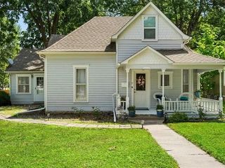 Foreclosed Home - 211 NE DOUGLAS ST, 64063