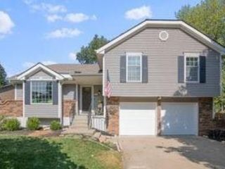 Foreclosed Home - 1616 SE BROME CIR, 64063