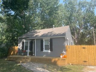 Foreclosed Home - 102 NE ASH ST, 64063
