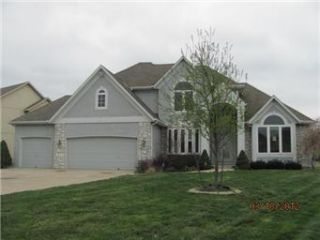 Foreclosed Home - 480 NE LAKES EDGE DR, 64064