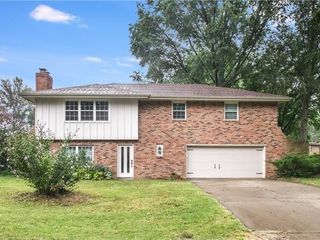 Foreclosed Home - 2818 STEPHENS LN, 64067