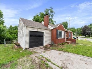 Foreclosed Home - 529 W LIBERTY DR, 64068