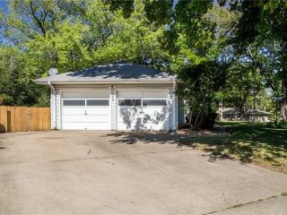 Foreclosed Home - 1330 MEADOW LN, 64068