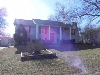 Foreclosed Home - 813 SE 14TH ST, 64075