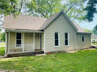 Foreclosed Home - 324 S 1ST ST, 64076