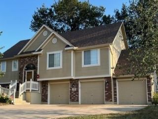 Foreclosed Home - 802 COACHMAN DR, 64080