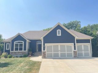 Foreclosed Home - 1911 RIDGE TREE DR, 64080