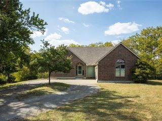 Foreclosed Home - 1000 SW CROSSING DR, 64081