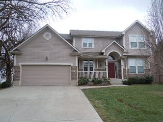 Foreclosed Home - 2301 SW CROWN DR, 64082