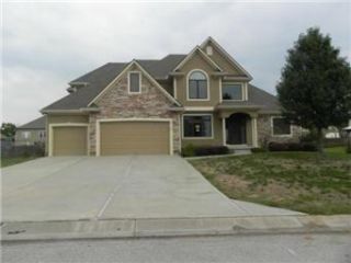 Foreclosed Home - 312 SE CANTER CT, 64082