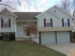 Foreclosed Home - 3828 SW WINDSONG DR, 64082