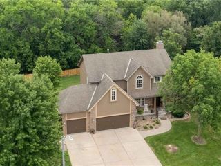 Foreclosed Home - 4137 SW FLINTROCK DR, 64082