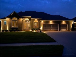 Foreclosed Home - 2421 NE WILLOW CREEK LN, 64086
