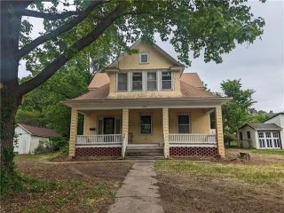 Foreclosed Home - 211 W MARKET ST, 64093