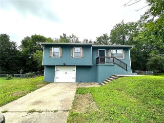 Foreclosed Home - 208 SE 51ST RD, 64093