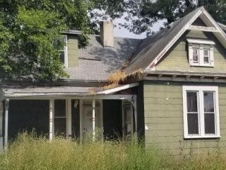 Foreclosed Home - 2021 MERCIER ST, 64108
