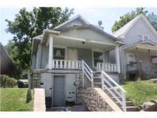 Foreclosed Home - 2211 E 37TH ST, 64109