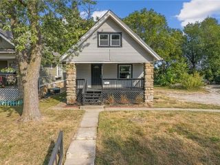 Foreclosed Home - 4027 WOODLAND AVE, 64110