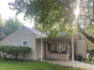 Foreclosed Home - 9015 CENTRAL ST, 64114