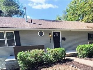 Foreclosed Home - 8430 OAK ST, 64114