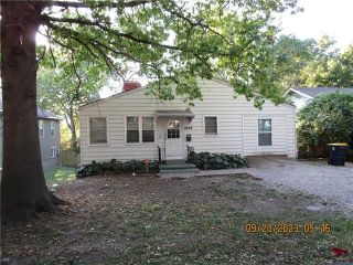 Foreclosed Home - 9024 WALNUT ST, 64114