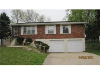 Foreclosed Home - 2439 NE 38TH ST, 64116