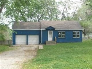 Foreclosed Home - 4645 NE KELSEY RD, 64116