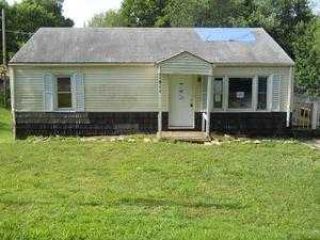 Foreclosed Home - 1811 NE 37TH TER, 64116
