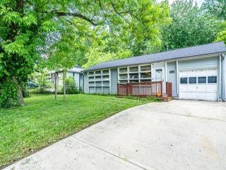 Foreclosed Home - 4520 N TROOST AVE, 64116