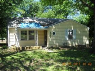 Foreclosed Home - 4032 N WALROND AVE, 64117