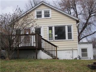 Foreclosed Home - 2610 ROBINSON ST, 64117