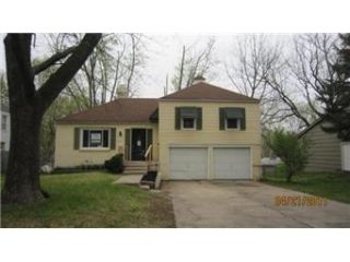 Foreclosed Home - 5401 N WAYNE AVE, 64118