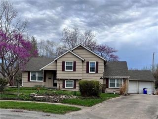 Foreclosed Home - 1613 NE 65TH TER, 64118