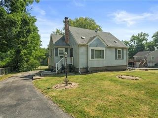 Foreclosed Home - 6215 N HARRISON ST, 64118