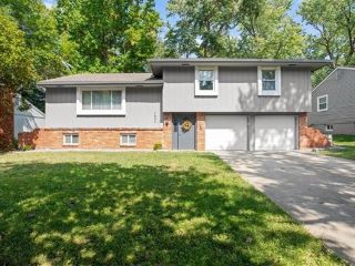 Foreclosed Home - 1632 NW 67TH ST, 64118
