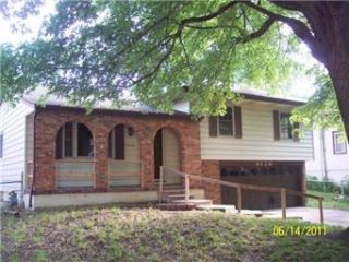 Foreclosed Home - 8126 NE 52ND ST, 64119