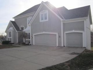 Foreclosed Home - 6102 N KENSINGTON CT, 64119