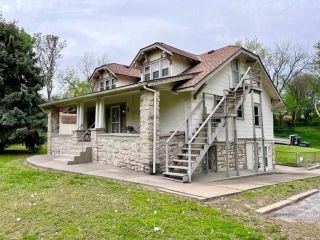 Foreclosed Home - 1809 E 3RD TER, 64124