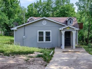 Foreclosed Home - 8601 E 16TH ST, 64126