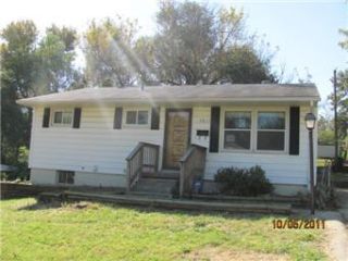 Foreclosed Home - 7817 E 48TH ST, 64129