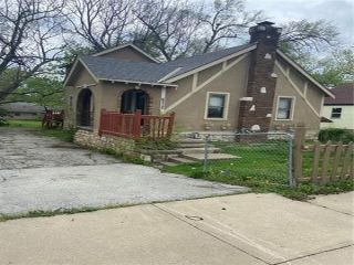 Foreclosed Home - 6212 WALROND AVE, 64130
