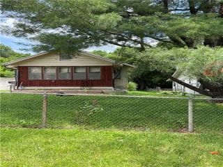 Foreclosed Home - 8509 WOODLAND AVE, 64131