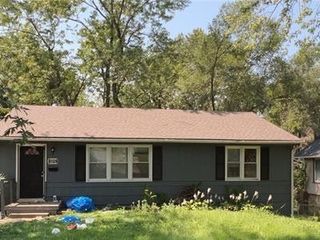 Foreclosed Home - 8108 HIGHLAND AVE, 64131