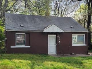 Foreclosed Home - 6729 S BENTON AVE, 64132