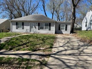 Foreclosed Home - 8024 PARK AVE, 64132