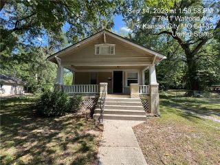 Foreclosed Home - 7041 WALROND AVE, 64132